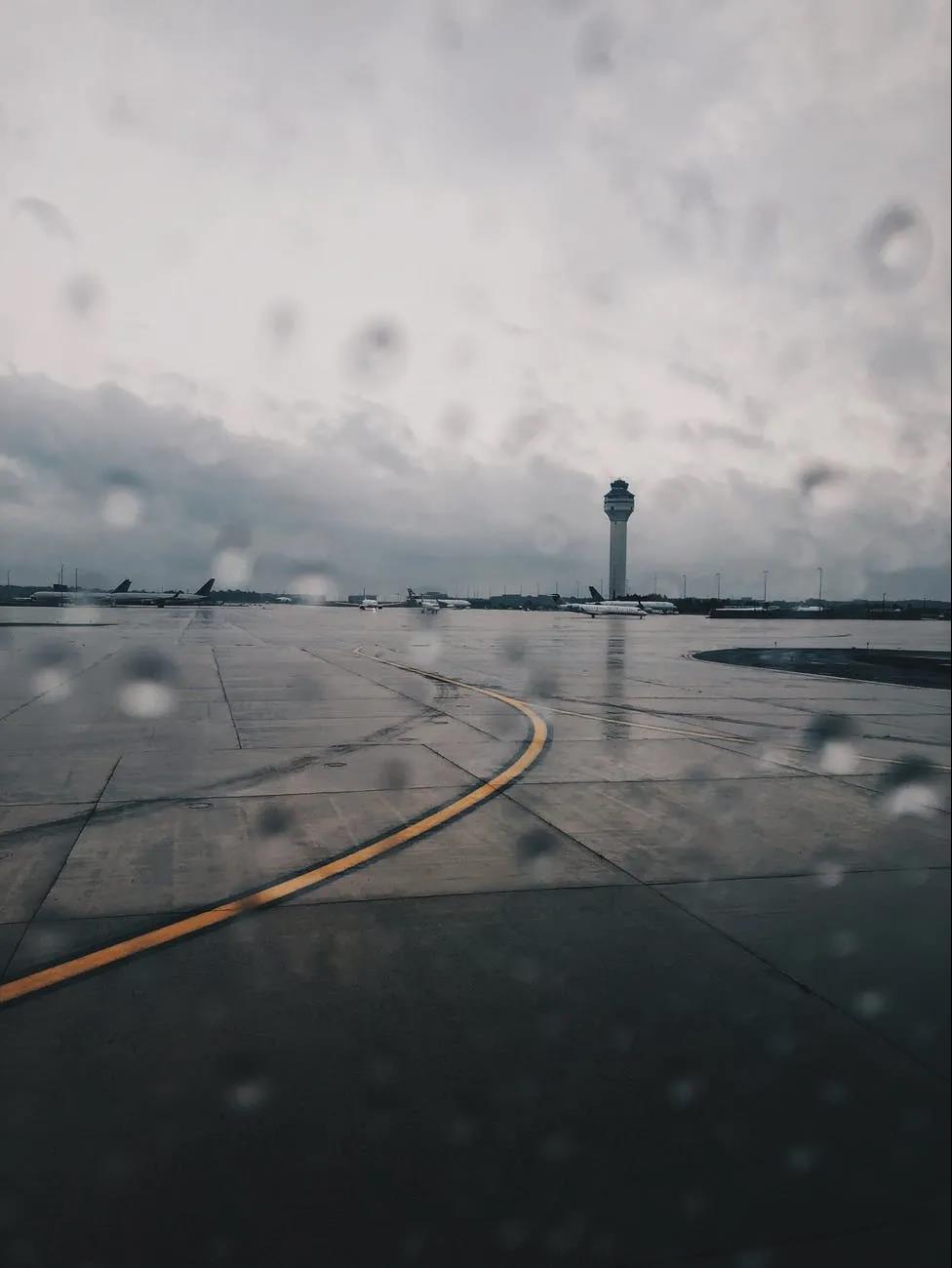 雷雨天氣威脅飛行安全