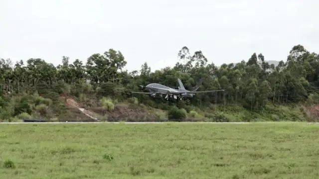 我國首次高空大型無人機(jī)海洋、臺風(fēng)綜合觀測試驗取得圓滿成功。