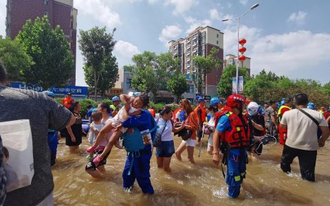 衛(wèi)輝市被洪水圍困的7天，水上“孤城”的接力救援