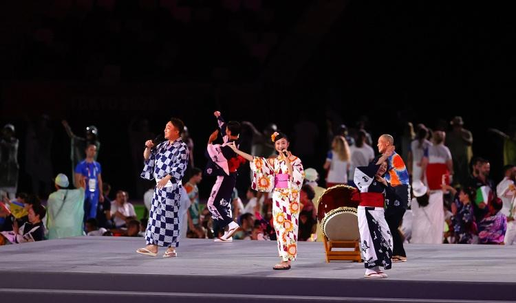 東京奧運閉幕出現(xiàn)蛾子，網(wǎng)友調(diào)侃：金牌靠裁判，一定是“幺蛾子”