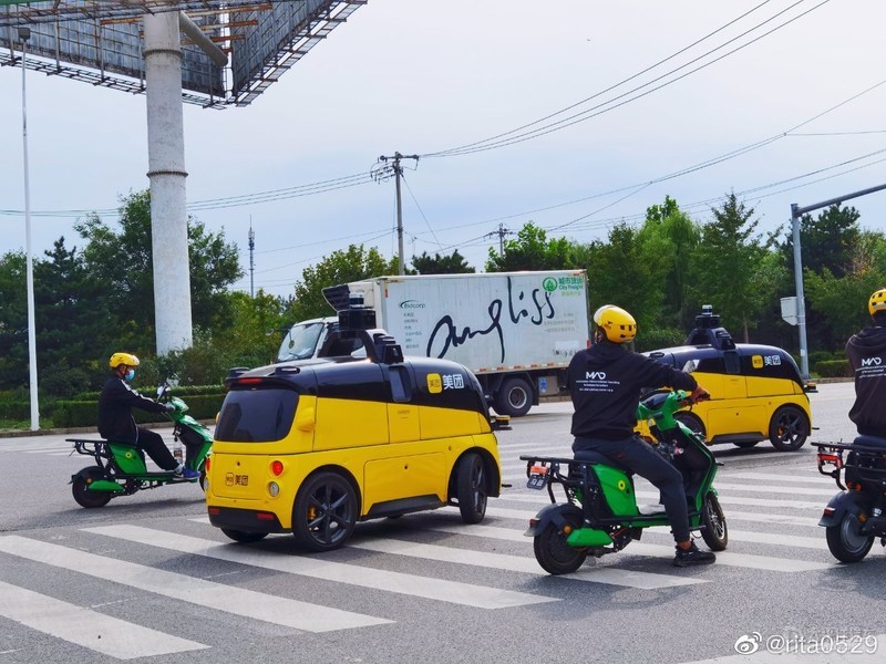 美團(tuán)無人車撞上私家車被判全責(zé)！這些低速無人車到底該怎么管？