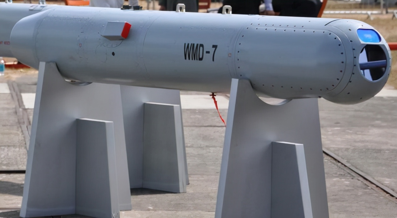 WMD-7：機(jī)載光電瞄準(zhǔn)吊艙，“梟龍”戰(zhàn)斗機(jī)的標(biāo)準(zhǔn)裝備