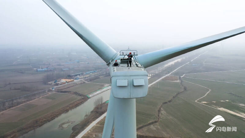 新春走基層丨堅守在百米高空！德州這群風(fēng)電人“大風(fēng)車”上過春節(jié)